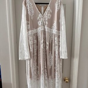 White maxi dress, size 22-24. Original tags still attached.